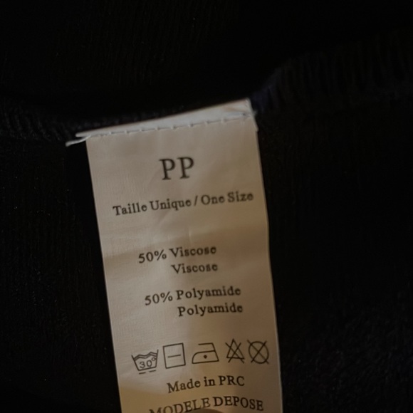 A beautiful navy blue knee length skirt - Picture 5 of 5